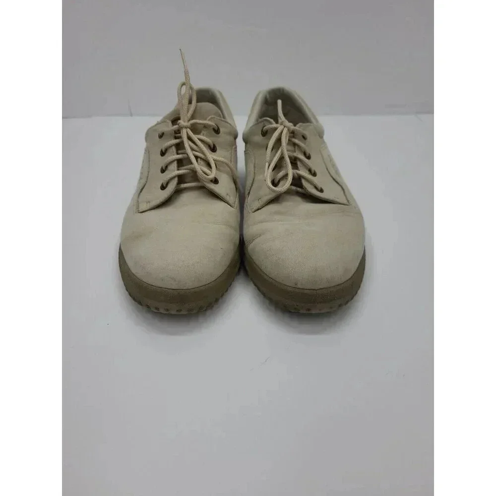Ecco details gently